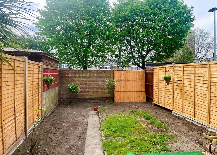 Luxury 3 Bedroom Flat With Garden