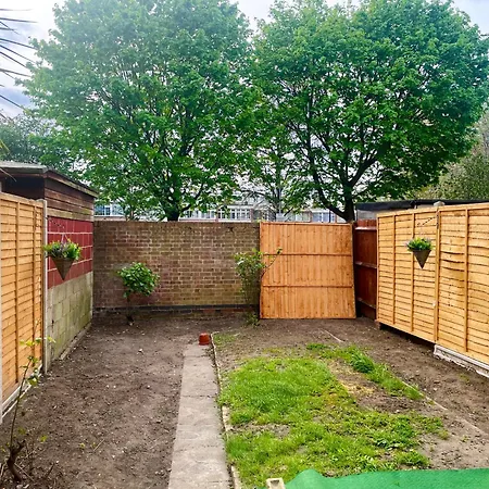 Luxury 3 Bedroom Flat With Garden London Exterior photo