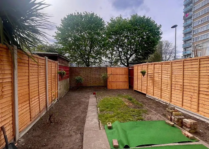 Luxury 3 Bedroom Flat With Garden